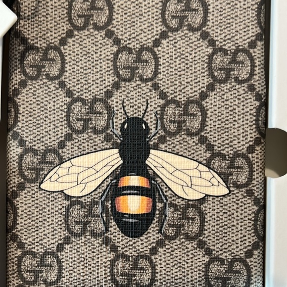 Gucci Tan and Black Bee Motif Phone Case - Picture 2 of 9